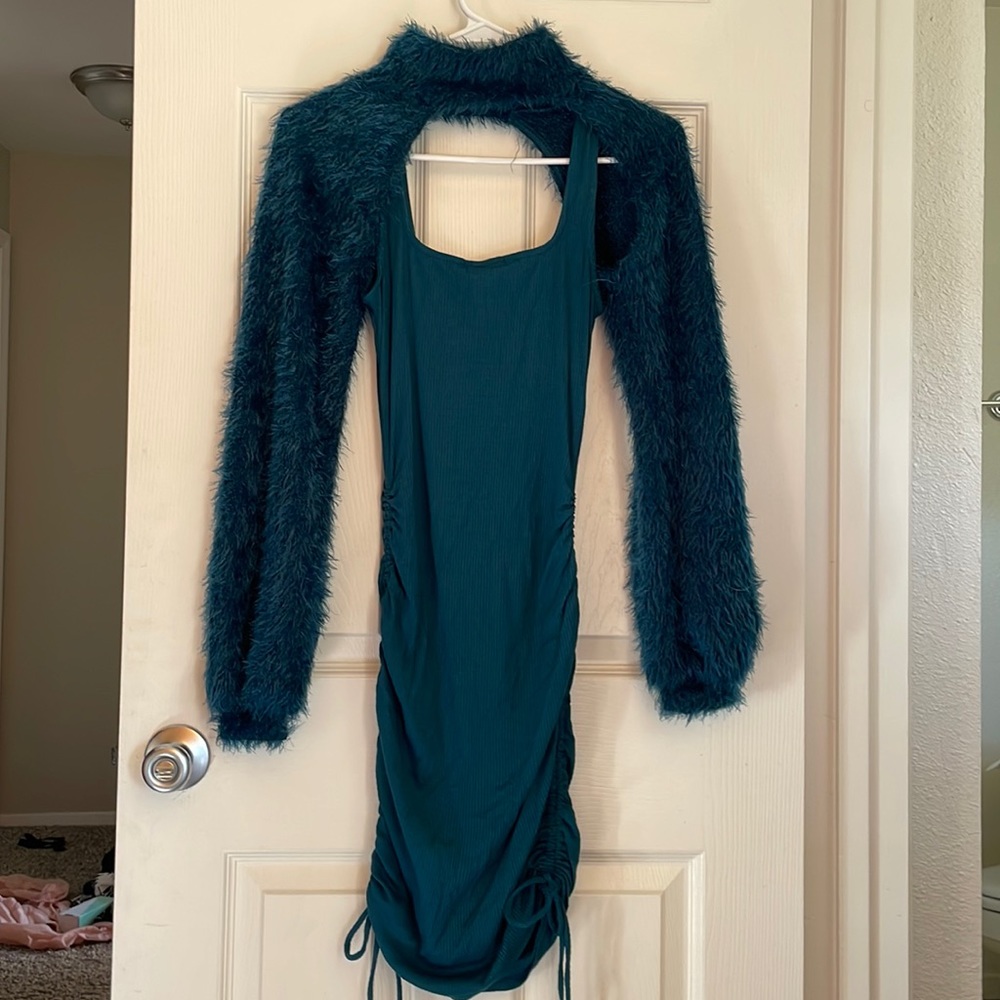 Fitted dress size medium 2 pieces in aqua sleeves optional